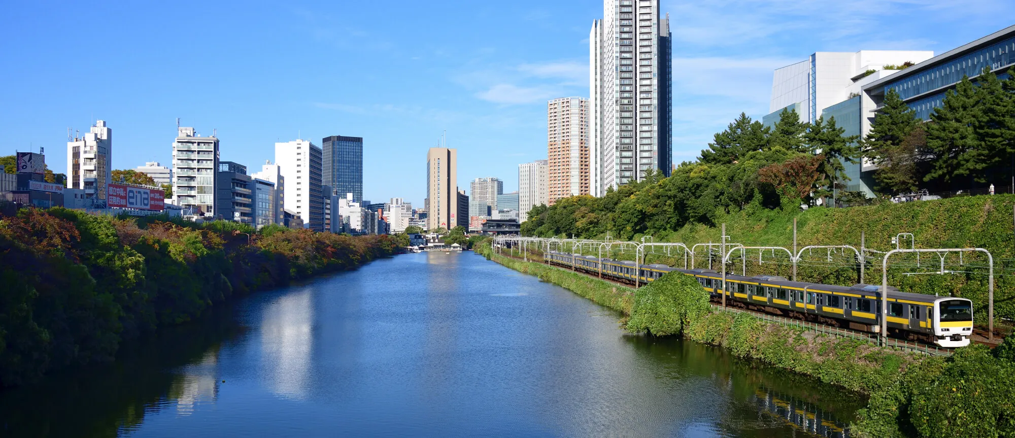 セミナー形式で利用されているイベントホールの様子
