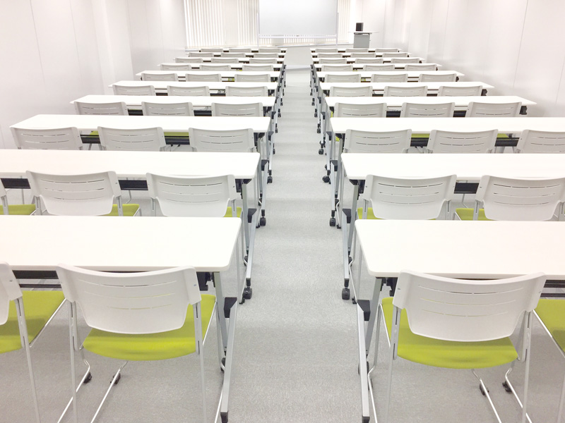 東京駅前貸会議室 601（スクール形式）